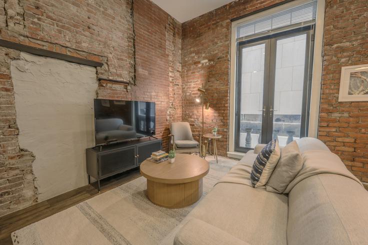 Boston, Boston에 위치한 Building Hamilton Place - healinghomesofboston - 1076826 - BOS 유닛의 세련된 인테리어가 돋보이는 거실 Boston, Boston에 위치한 Building Hamilton Place - healinghomesofboston - 1076826 - BOS 유닛의 세련된 인테리어가 돋보이는 거실