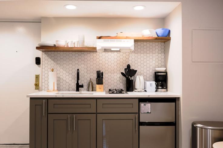 Boston BostonのBuilding Saint Botolph Street - healinghomesofboston - 1336101の高級アパートメントにある、最高級の設備を備えた機能的でスタイリッシュなキッチン Boston BostonのBuilding Saint Botolph Street - healinghomesofboston - 1336101の高級アパートメントにある、最高級の設備を備えた機能的でスタイリッシュなキッチン