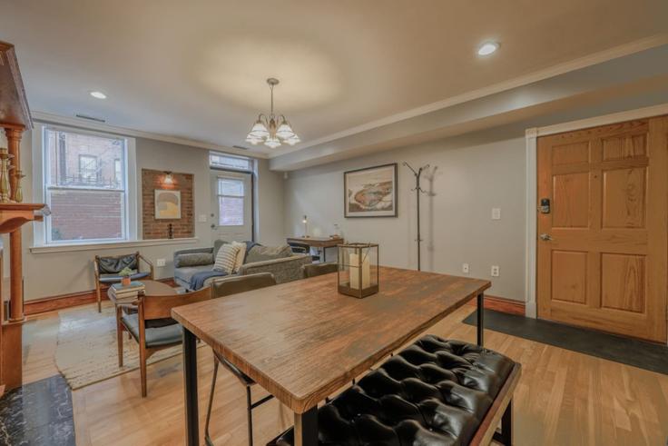 Boston, Boston에 위치한 Building Beacon Street - healinghomesofboston - 1344608 유닛의 세련된 인테리어가 돋보이는 거실