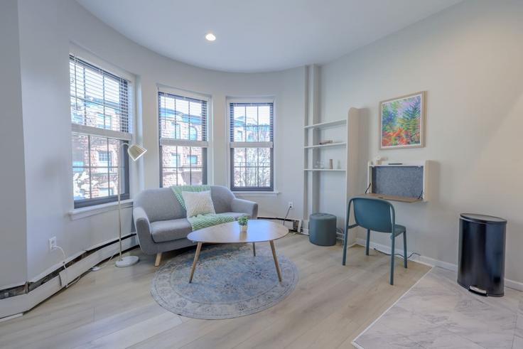 Boston, Boston에 위치한 Building Saint Botolph Street - healinghomesofboston - 1363409 유닛의 세련된 인테리어가 돋보이는 거실