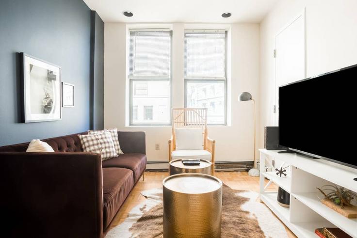 Boston, Boston에 위치한 Building Milk Street - healinghomesofboston - 1076601 - BOS 유닛의 세련된 인테리어가 돋보이는 거실 Boston, Boston에 위치한 Building Milk Street - healinghomesofboston - 1076601 - BOS 유닛의 세련된 인테리어가 돋보이는 거실