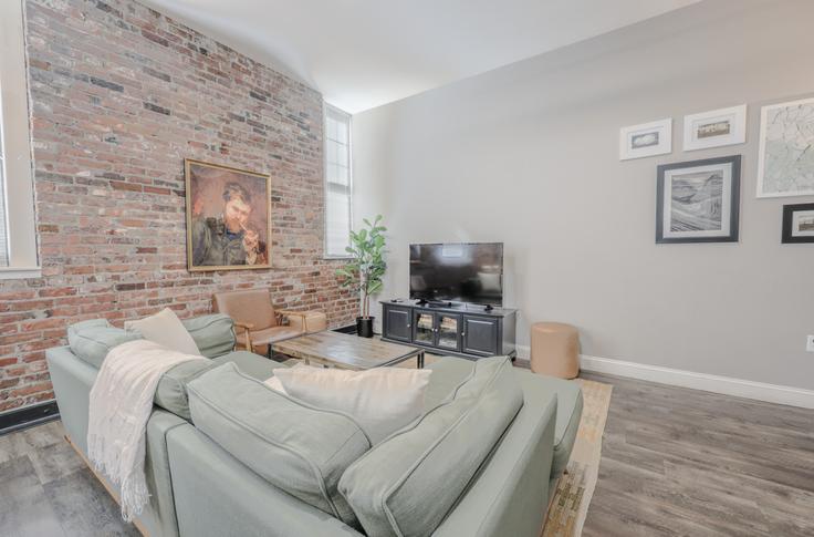 Boston, Boston에 위치한 Building Hamilton Place - healinghomesofboston - 1076628 - BOS 유닛의 세련된 인테리어가 돋보이는 거실 Boston, Boston에 위치한 Building Hamilton Place - healinghomesofboston - 1076628 - BOS 유닛의 세련된 인테리어가 돋보이는 거실