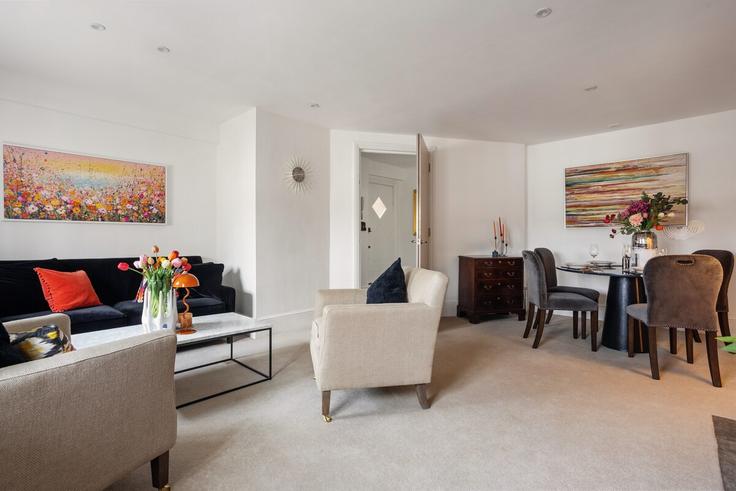 Building Sussex Gardens - heaven-host-limited - 1499771 adresindeki bir dairede modern mobilyalarla zarif bir şekilde tasarlanmış oturma odası City of Westminster, London Building Sussex Gardens - heaven-host-limited - 1499771 adresindeki bir dairede modern mobilyalarla zarif bir şekilde tasarlanmış oturma odası City of Westminster, London