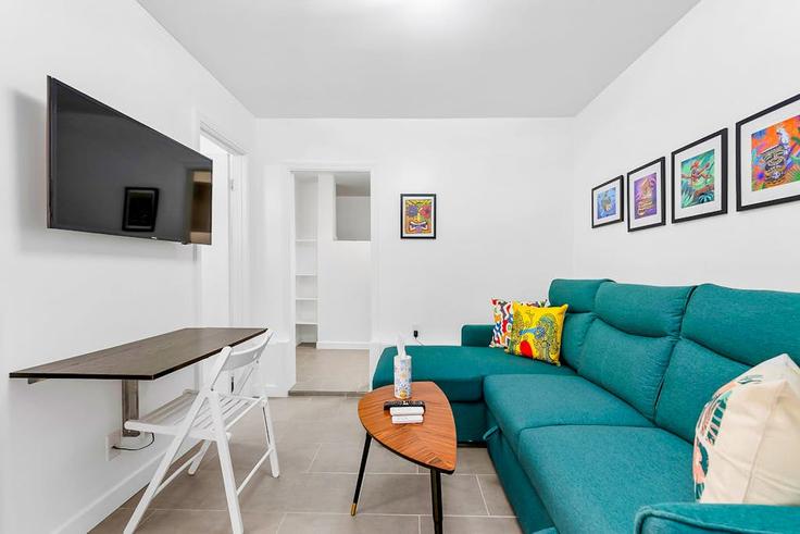 Elegant gestaltetes Wohnzimmer mit moderner Einrichtung in einer Wohnung im Building Uwao Street - heavenly-vacations - 1608460 in Honolulu, Honolulu Elegant gestaltetes Wohnzimmer mit moderner Einrichtung in einer Wohnung im Building Uwao Street - heavenly-vacations - 1608460 in Honolulu, Honolulu