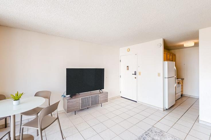 Elegantly designed living room with modern furnishings in an apartment at Building Kalākaua Avenue - heavenly-vacations - 1608459 in Honolulu, Honolulu Elegantly designed living room with modern furnishings in an apartment at Building Kalākaua Avenue - heavenly-vacations - 1608459 in Honolulu, Honolulu