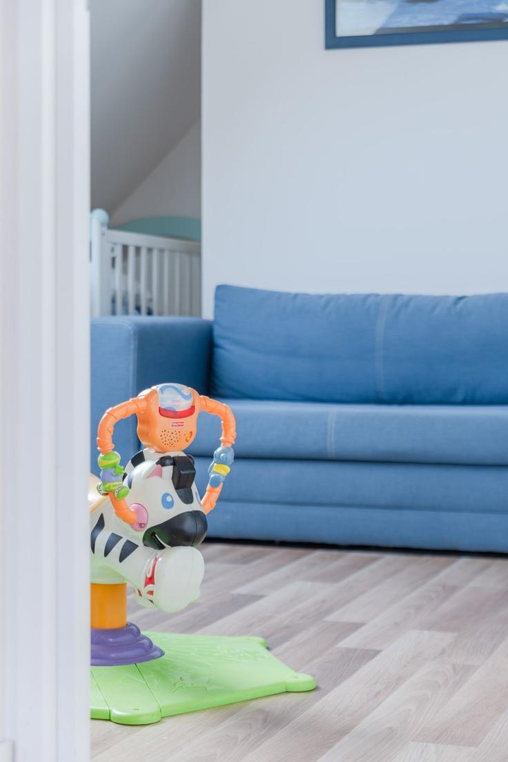 Sala de estar elegantemente projetada com móveis modernos em um apartamento no Building Rue de Béniguet - hestia-conciergerie - 1334397 em Saint-Pabu, Saint-Pabu