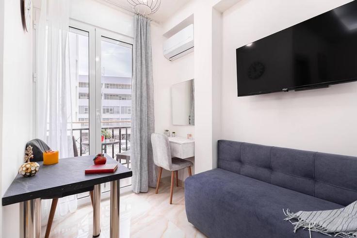 Central Athens, Athens에 위치한 Building Souliou - hestia-properties - 1257406 - ATH 아파트의 세련된 인테리어가 돋보이는 거실 Central Athens, Athens에 위치한 Building Souliou - hestia-properties - 1257406 - ATH 아파트의 세련된 인테리어가 돋보이는 거실