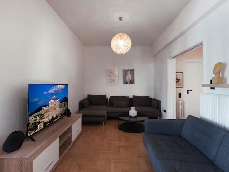 Athens Central AthensのBuilding Zoodochou Pigis - hestia-properties - 1574015のアパートメントにある、モダンな家具を備えたエレガントなデザインのリビングルーム