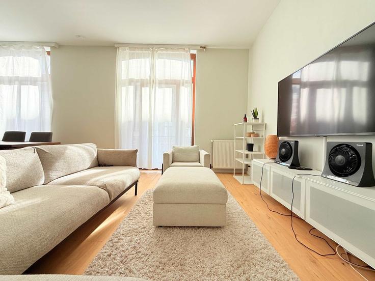 Salle de séjour élégante avec mobilier moderne dans un appartement à Building Rue des Confédérés - hex - 1633310 à Brussels, Brussels Salle de séjour élégante avec mobilier moderne dans un appartement à Building Rue des Confédérés - hex - 1633310 à Brussels, Brussels