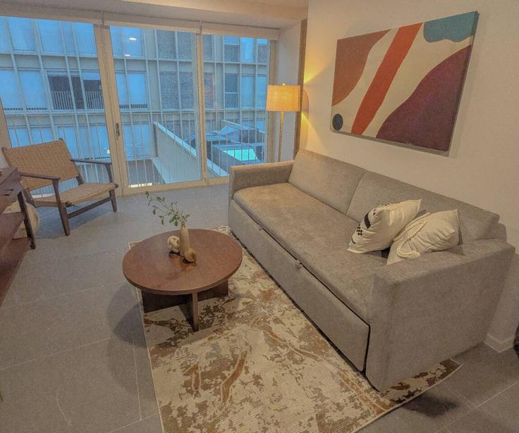 Sala de estar elegantemente projetada com móveis modernos em um apartamento no Building Avenida Hidalgo - hey-alfred - 1525226 em Zapopan, Zapopan Sala de estar elegantemente projetada com móveis modernos em um apartamento no Building Avenida Hidalgo - hey-alfred - 1525226 em Zapopan, Zapopan
