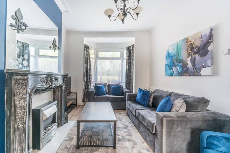 Building Abbey Street - high-demand-hideaways-ltd - 1598586 adresindeki bir dairede modern mobilyalarla zarif bir şekilde tasarlanmış oturma odası Hull, Hull