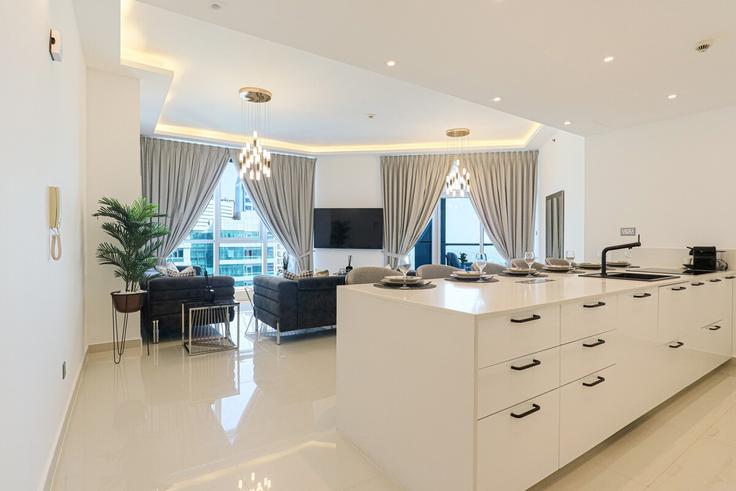 Elegant gestaltetes Wohnzimmer mit moderner Einrichtung in einer Wohnung im Building Al Khayay St - higuests-vacation-homes-rentals - 1385093 in Dubai Marina, Dubai