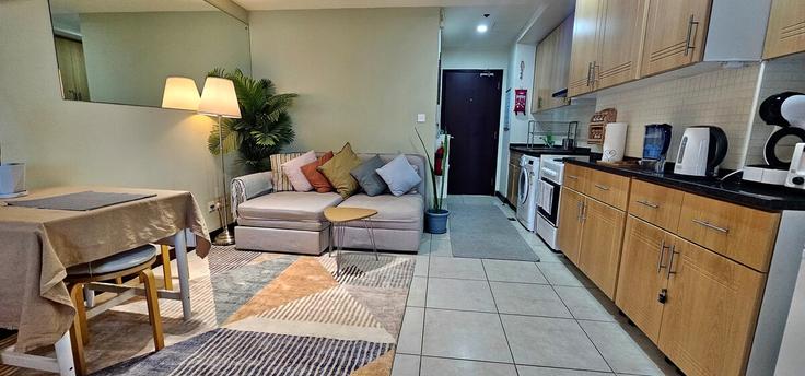 Al Thanyah Fifth, Dubai에 위치한 Building Tariaq Bedon Esm - higuests-vacation-homes-rentals - 1473602 유닛의 세련된 인테리어가 돋보이는 거실