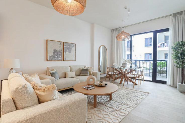 Elegantly designed living room with modern furnishings in an apartment at Building Tariaq Bedon Esm - higuests-vacation-homes-rentals - 1385082 in Jumeirah, Dubai