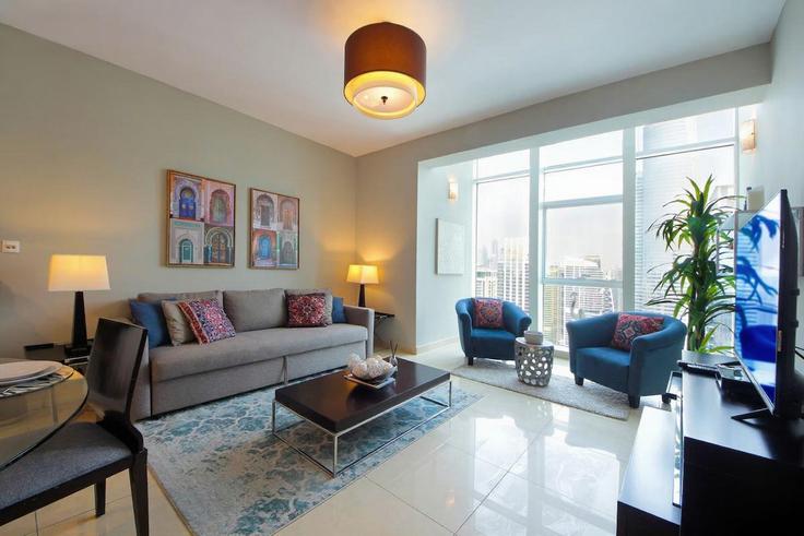 Salle de séjour élégante avec mobilier moderne dans un appartement à Building Cluster A - higuests-vacation-homes-rentals - 1385043 à Al Thanyah Fifth, Dubai Salle de séjour élégante avec mobilier moderne dans un appartement à Building Cluster A - higuests-vacation-homes-rentals - 1385043 à Al Thanyah Fifth, Dubai