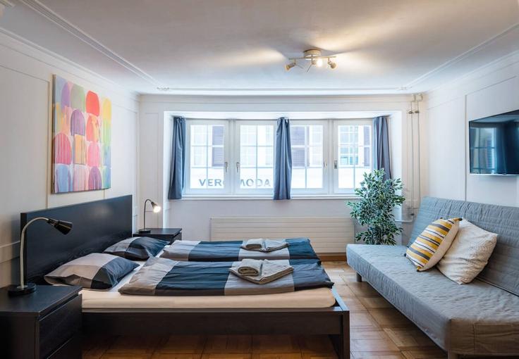 District 1, Zurich에 위치한 Building Niederdorfstrasse - hitrental-ag - 1419324 유닛의 세련된 인테리어가 돋보이는 거실