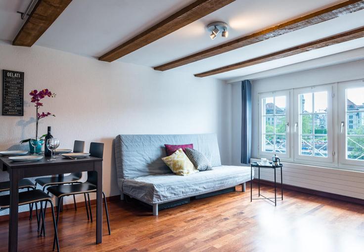 District 1, Zurich에 위치한 Building Niederdorfstrasse - hitrental-ag - 1458905 유닛의 세련된 인테리어가 돋보이는 거실