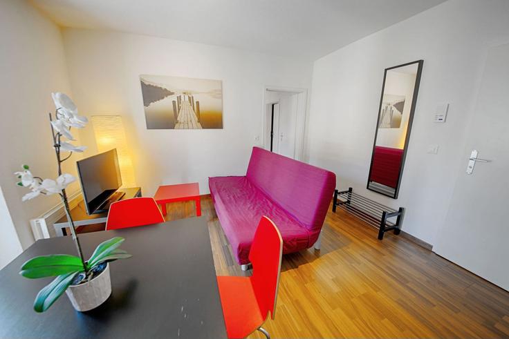 Salle de séjour élégante avec mobilier moderne dans un appartement à Building Schwamendingenstrasse - hitrental-ag - 1419329 à District 11, Zurich Salle de séjour élégante avec mobilier moderne dans un appartement à Building Schwamendingenstrasse - hitrental-ag - 1419329 à District 11, Zurich