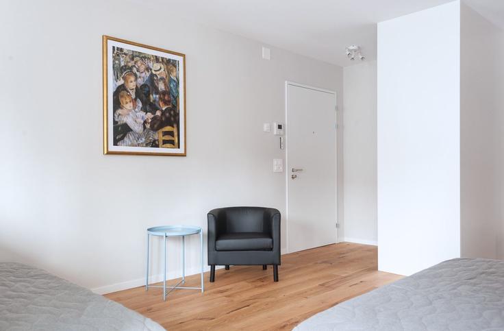 Basel BaselのBuilding Rümelinsplatz - hitrental-ag - 1459675のアパートメントにある、モダンな家具を備えたエレガントなデザインのリビングルーム Basel BaselのBuilding Rümelinsplatz - hitrental-ag - 1459675のアパートメントにある、モダンな家具を備えたエレガントなデザインのリビングルーム