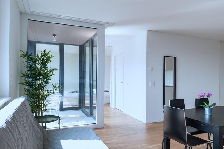 Basel, Basel에 위치한 Building Erlenmattstrasse - hitrental-ag - 1459679 유닛의 세련된 인테리어가 돋보이는 거실