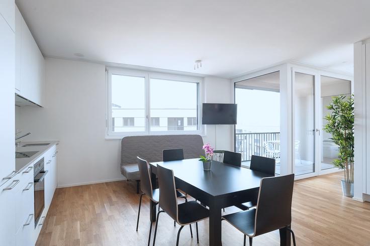 Basel, Basel에 위치한 Building Erlenmattstrasse - hitrental-ag - 1459714 유닛의 세련된 인테리어가 돋보이는 거실