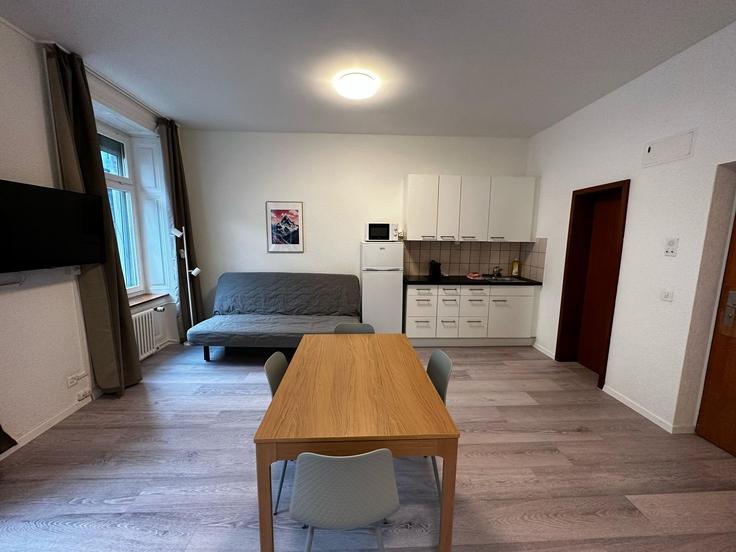 District 8, Zurich에 위치한 Building Kreuzstrasse - hitrental-ag - 1459707 유닛의 세련된 인테리어가 돋보이는 거실