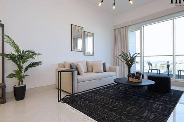 Sala de estar elegantemente projetada com móveis modernos em um apartamento no Building Sheikh Mohammed Bin Zayed Road - hive-holiday-homes-1 - 1649218 em Al Warqa 1, Dubai
