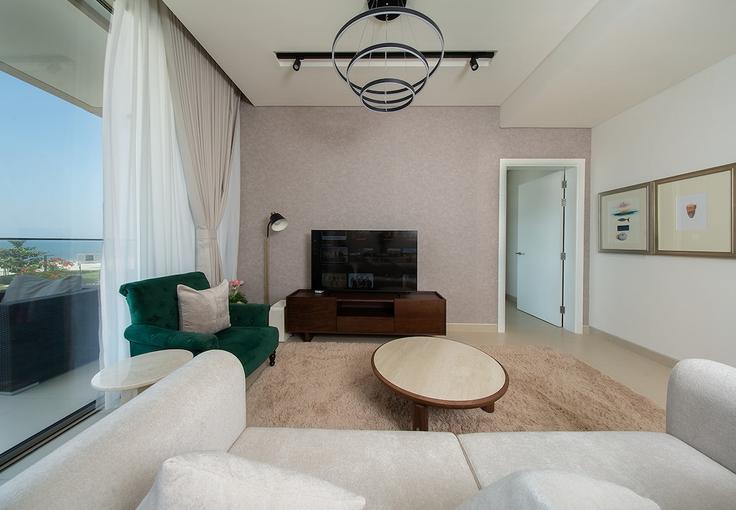 Elegant gestaltetes Wohnzimmer mit moderner Einrichtung in einer Wohnung im Building Tariaq Bedon Esm - hive-holiday-homes-1 - 1649311 in Ajman, Ajman Elegant gestaltetes Wohnzimmer mit moderner Einrichtung in einer Wohnung im Building Tariaq Bedon Esm - hive-holiday-homes-1 - 1649311 in Ajman, Ajman