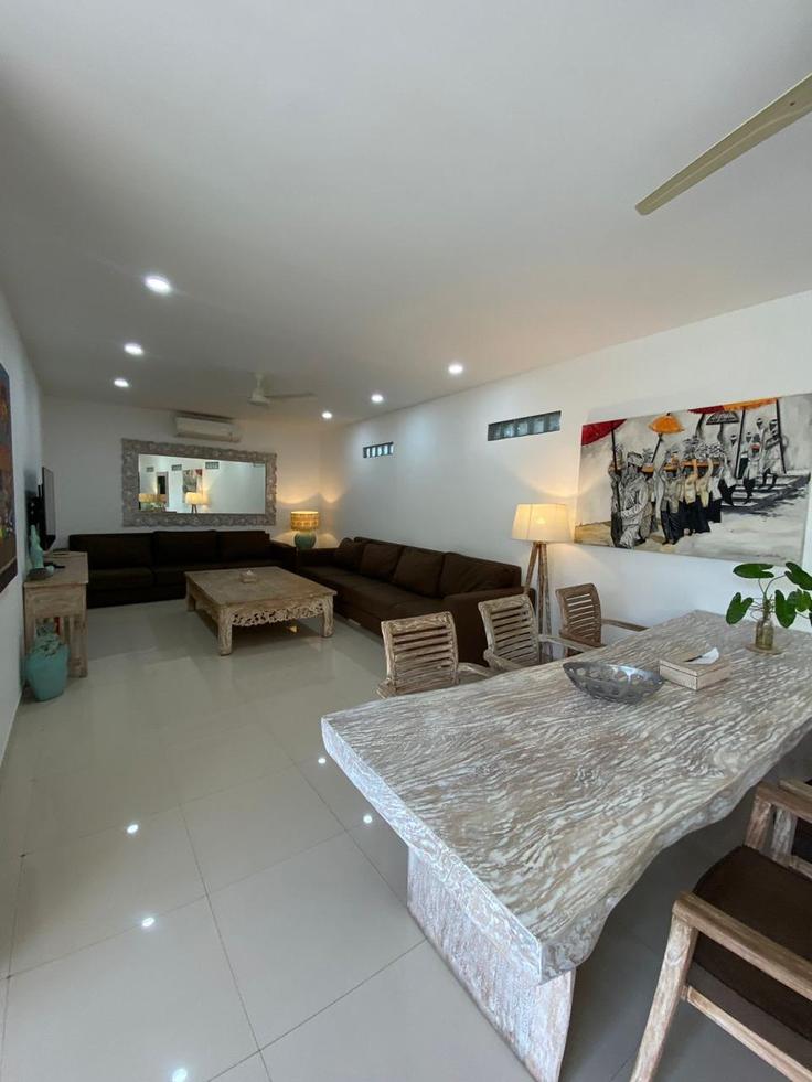 Elegant gestaltetes Wohnzimmer mit moderner Einrichtung in einer Wohnung im Building Badung Regency - hive-holiday-homes-1 - 1649204 in Kuta Utara, Badung Regency Elegant gestaltetes Wohnzimmer mit moderner Einrichtung in einer Wohnung im Building Badung Regency - hive-holiday-homes-1 - 1649204 in Kuta Utara, Badung Regency