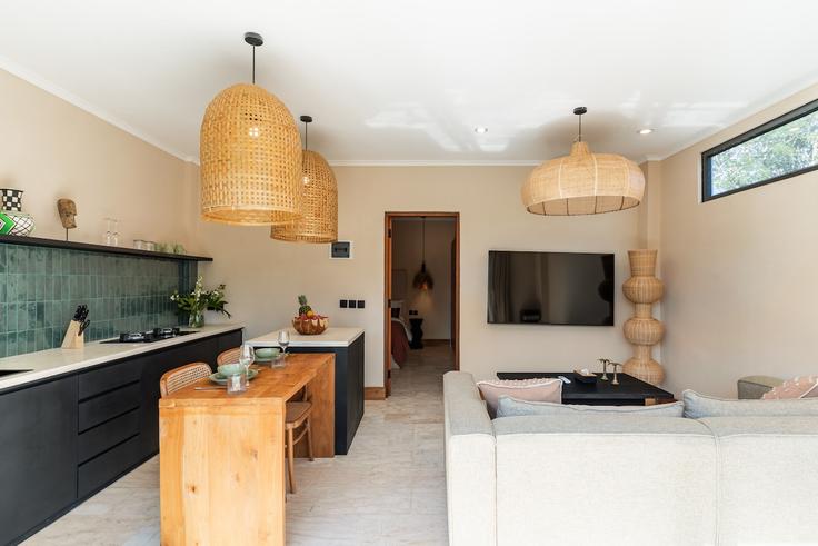 South Kuta, Badung Regency에 위치한 Building Jalan Pantai Balangan - hive-holiday-homes-1 - 1649224 유닛의 세련된 인테리어가 돋보이는 거실 South Kuta, Badung Regency에 위치한 Building Jalan Pantai Balangan - hive-holiday-homes-1 - 1649224 유닛의 세련된 인테리어가 돋보이는 거실