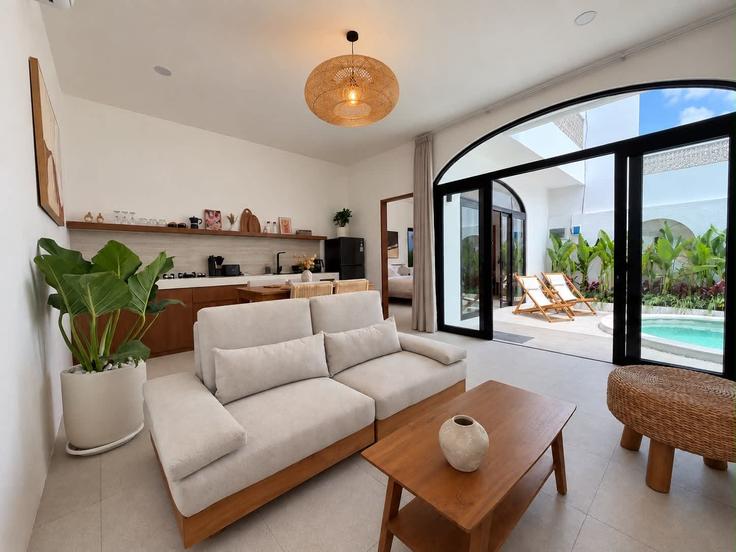 Elegant gestaltetes Wohnzimmer mit moderner Einrichtung in einer Wohnung im Building 5578+V8F Ungasan - hive-holiday-homes-1 - 1649306 in South Kuta, Badung Regency Elegant gestaltetes Wohnzimmer mit moderner Einrichtung in einer Wohnung im Building 5578+V8F Ungasan - hive-holiday-homes-1 - 1649306 in South Kuta, Badung Regency