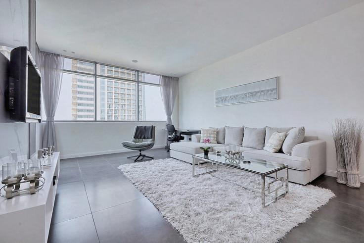 Building Golf Tower 2 - hive-holiday-homes-1 - 1649250 adresindeki bir dairede modern mobilyalarla zarif bir şekilde tasarlanmış oturma odası Al Barsha, Dubai Building Golf Tower 2 - hive-holiday-homes-1 - 1649250 adresindeki bir dairede modern mobilyalarla zarif bir şekilde tasarlanmış oturma odası Al Barsha, Dubai