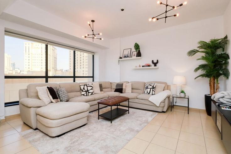 Dubai Marina, Dubai에 위치한 Building The Walk - hive-holiday-homes-dubai - 1256275 - DXB 아파트의 세련된 인테리어가 돋보이는 거실