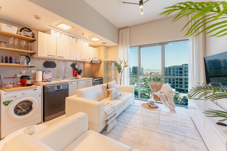 Elegant gestaltetes Wohnzimmer mit moderner Einrichtung in einer Wohnung im Building Tariaq Bedon Esm - hive-holiday-homes-dubai - 1256313 - DXB in Dubai, Dubai Elegant gestaltetes Wohnzimmer mit moderner Einrichtung in einer Wohnung im Building Tariaq Bedon Esm - hive-holiday-homes-dubai - 1256313 - DXB in Dubai, Dubai