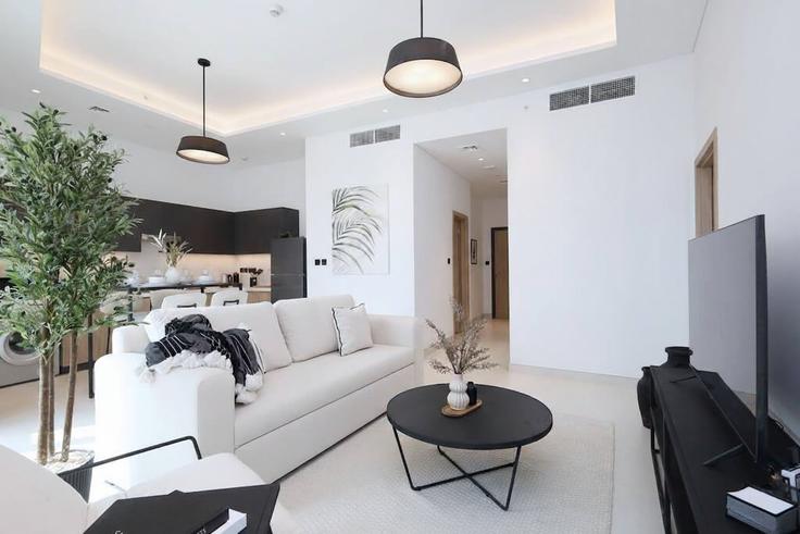 Salle de séjour élégante avec mobilier moderne dans un appartement à Building Downtown Street - hive-holiday-homes-dubai - 1256229 - DXB à Downtown Jabel Ali, Dubai Salle de séjour élégante avec mobilier moderne dans un appartement à Building Downtown Street - hive-holiday-homes-dubai - 1256229 - DXB à Downtown Jabel Ali, Dubai