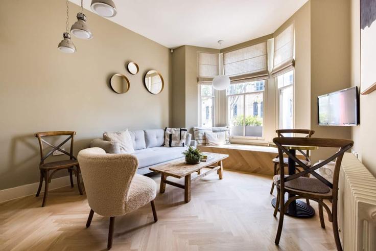 Royal Borough of Kensington and Chelsea, London에 위치한 Building Lancaster Road - hok-living - 1303111 - LON 아파트의 세련된 인테리어가 돋보이는 거실
