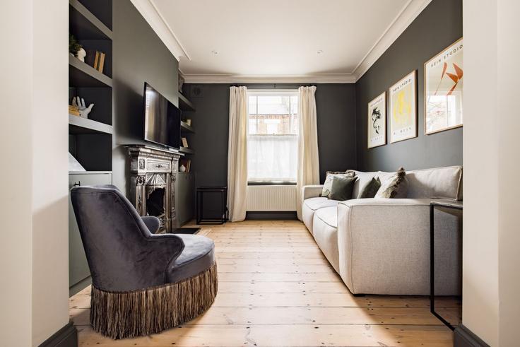 Elegant gestaltetes Wohnzimmer mit moderner Einrichtung in einer Wohnung im Building Peach Road - hok-living - 1303100 - LON in City of Westminster, London