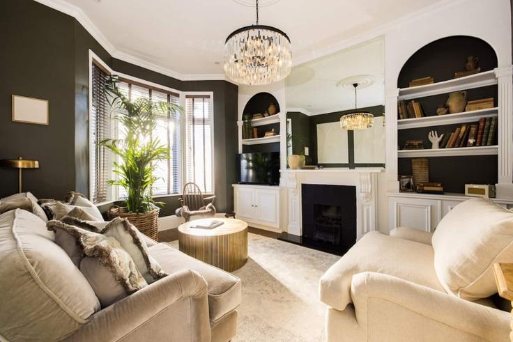 Elegante sala de estar con mobiliario moderno en un apartamento en Building Prothero Road - hok-living - 1303106 - LON en London Borough of Hammersmith and Fulham, London