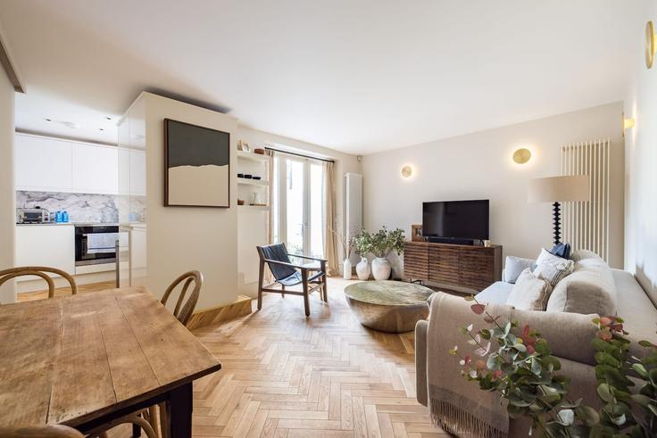 Building Lancaster Road - hok-living - 1303105 - LON adresindeki bir dairede modern mobilyalarla zarif bir şekilde tasarlanmış oturma odası Royal Borough of Kensington and Chelsea, London Building Lancaster Road - hok-living - 1303105 - LON adresindeki bir dairede modern mobilyalarla zarif bir şekilde tasarlanmış oturma odası Royal Borough of Kensington and Chelsea, London