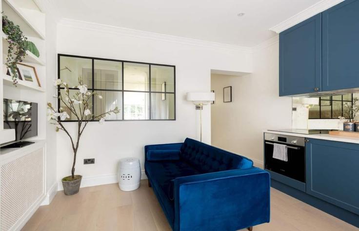 Salle de séjour élégante avec mobilier moderne dans un appartement à Building King's Road - hok-living - 1303109 - LON à Royal Borough of Kensington and Chelsea, London