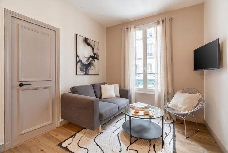 Building Avenue Villemain - holidaysdiscovery - 1029472 - PAR adresindeki bir dairede modern mobilyalarla zarif bir şekilde tasarlanmış oturma odası 14th arrondissement, Paris Building Avenue Villemain - holidaysdiscovery - 1029472 - PAR adresindeki bir dairede modern mobilyalarla zarif bir şekilde tasarlanmış oturma odası 14th arrondissement, Paris