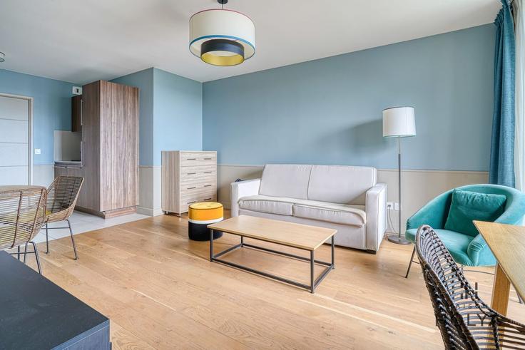 Elegant gestaltetes Wohnzimmer mit moderner Einrichtung in einer Wohnung im Building Boulevard Suchet - holya - 1253867 in 16th arrondissement, Paris Elegant gestaltetes Wohnzimmer mit moderner Einrichtung in einer Wohnung im Building Boulevard Suchet - holya - 1253867 in 16th arrondissement, Paris