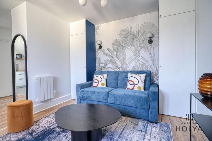 Versailles VersaillesのBuilding Avenue du Général de Gaulle - holya - 1325667のアパートメントにある、モダンな家具を備えたエレガントなデザインのリビングルーム