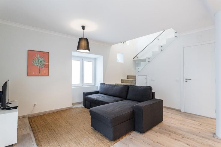 Salle de séjour élégante avec mobilier moderne dans un appartement à Building Largo São Tiago 4, 1º - home-match - 1610687 à Setubal (São Julião, Nossa Senhora da Anunciada e Santa Maria da Graça), Setúbal Salle de séjour élégante avec mobilier moderne dans un appartement à Building Largo São Tiago 4, 1º - home-match - 1610687 à Setubal (São Julião, Nossa Senhora da Anunciada e Santa Maria da Graça), Setúbal