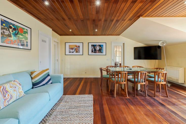 Elegant gestaltetes Wohnzimmer mit moderner Einrichtung in einer Wohnung im Building Avenida 5 de Outubro 97 - home-match - 1610720 in Setubal (São Julião, Nossa Senhora da Anunciada e Santa Maria da Graça), Setúbal Elegant gestaltetes Wohnzimmer mit moderner Einrichtung in einer Wohnung im Building Avenida 5 de Outubro 97 - home-match - 1610720 in Setubal (São Julião, Nossa Senhora da Anunciada e Santa Maria da Graça), Setúbal