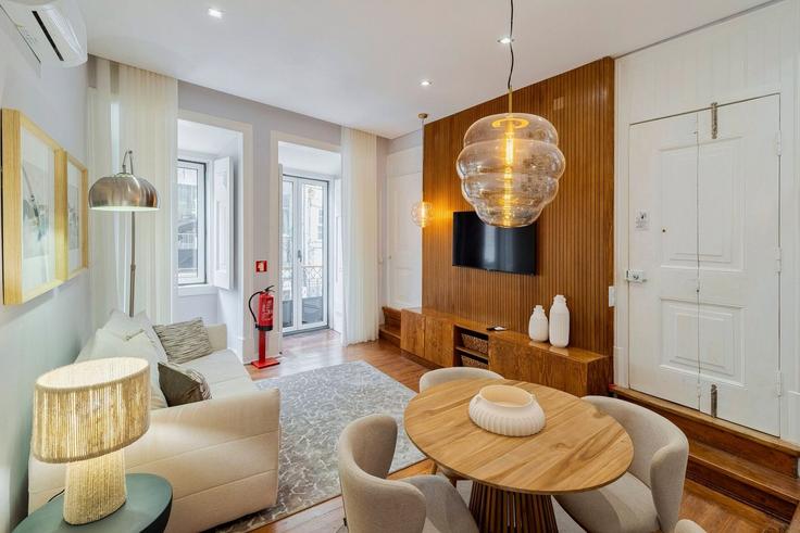 Elegante sala de estar con mobiliario moderno en un apartamento en Building Rua Doutor Paula Borba 25 - home-match - 1610774 en Setubal (São Julião, Nossa Senhora da Anunciada e Santa Maria da Graça), Setúbal Elegante sala de estar con mobiliario moderno en un apartamento en Building Rua Doutor Paula Borba 25 - home-match - 1610774 en Setubal (São Julião, Nossa Senhora da Anunciada e Santa Maria da Graça), Setúbal