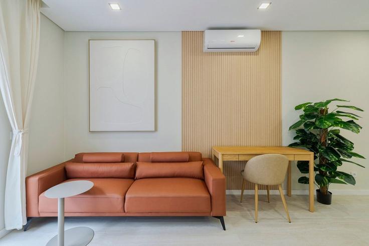 Elegante sala de estar con mobiliario moderno en un apartamento en Building Beco Garcia Perez 16 - home-match - 1610766 en Setubal (São Julião, Nossa Senhora da Anunciada e Santa Maria da Graça), Setúbal Elegante sala de estar con mobiliario moderno en un apartamento en Building Beco Garcia Perez 16 - home-match - 1610766 en Setubal (São Julião, Nossa Senhora da Anunciada e Santa Maria da Graça), Setúbal
