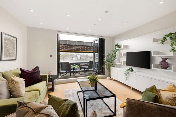 Sala de estar elegantemente projetada com móveis modernos em um apartamento no Building 7, 103 Seven Sisters Road - home-to-host-usa - 1520823 em London Borough of Haringey, London