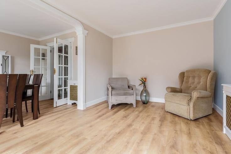 Building 50 Knyveton Road - home-to-host-usa - 1635298 adresindeki bir dairede modern mobilyalarla zarif bir şekilde tasarlanmış oturma odası Bournemouth, Bournemouth