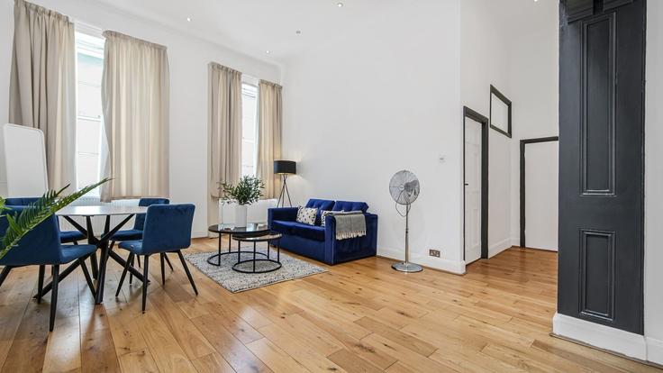 Elegante sala de estar con mobiliario moderno en un apartamento en Building 1a, 76 Westbourne Terrace - home-to-host-usa - 1466866 en City of Westminster, London